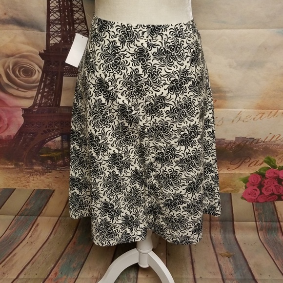 SOLD SOLD E ⭐️ NWT Gap floral print skirt - Picture 5 of 6